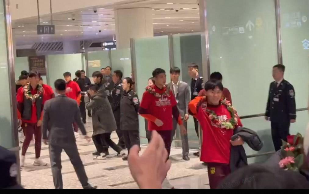 U23国足众将已归国，王钰栋等球员因与俱乐部会合而未现身机场出口
