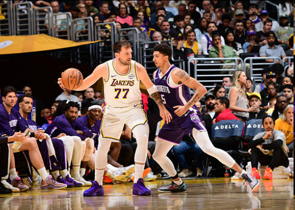 开云-东契奇近3战场均31.7分命中率57%！赛后谈外界批评：我尽量不理会