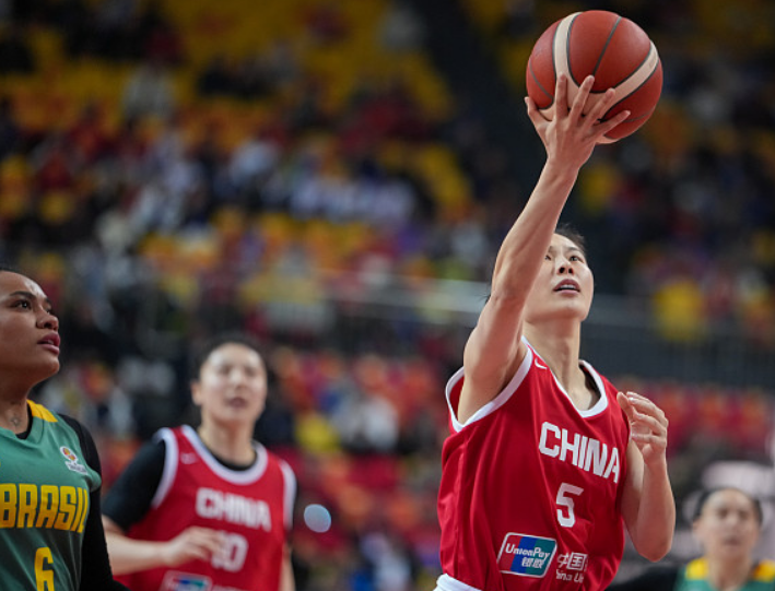 泪目！中国女篮30岁王牌轰21+3拒绝逆转：宫鲁鸣幸亏带了她