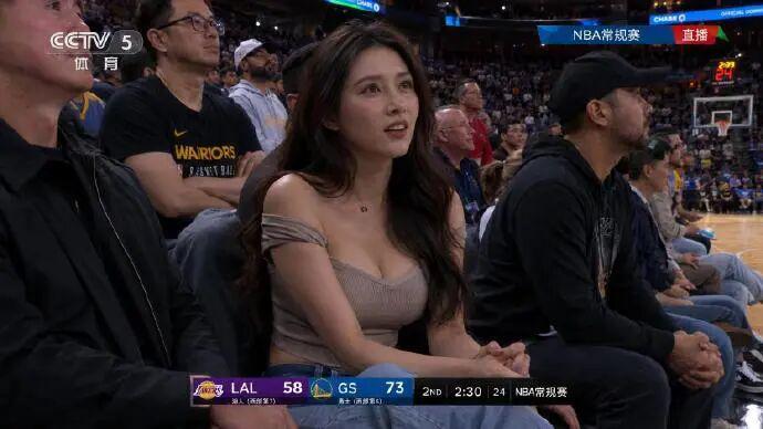 开云APP-这才是现场摄影师该干的事!